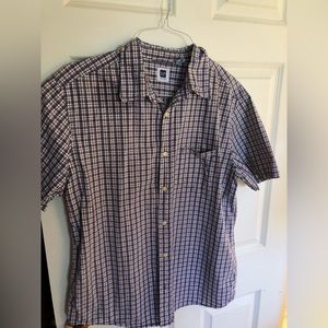 A mens Gap size L button down